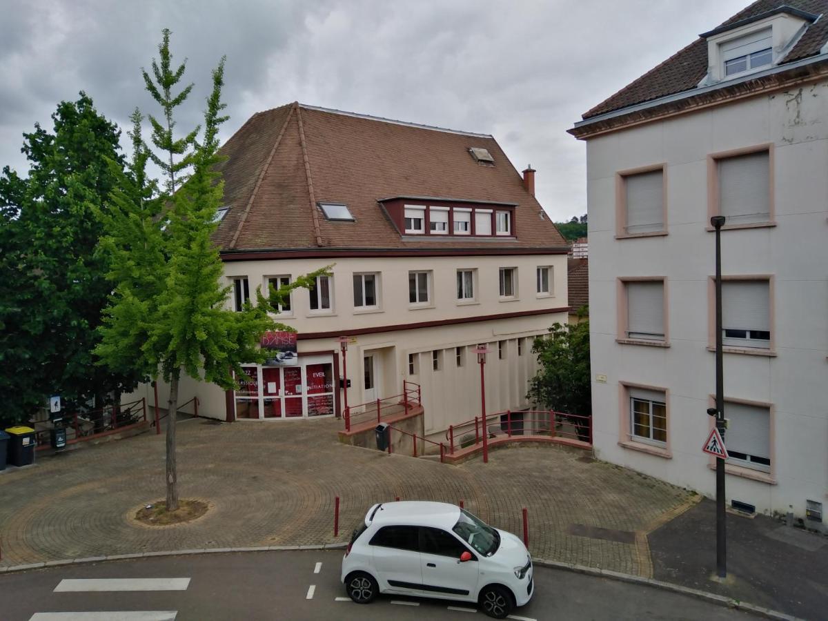 Chambre meublée au cœur de ville Le Creusot Extérieur photo