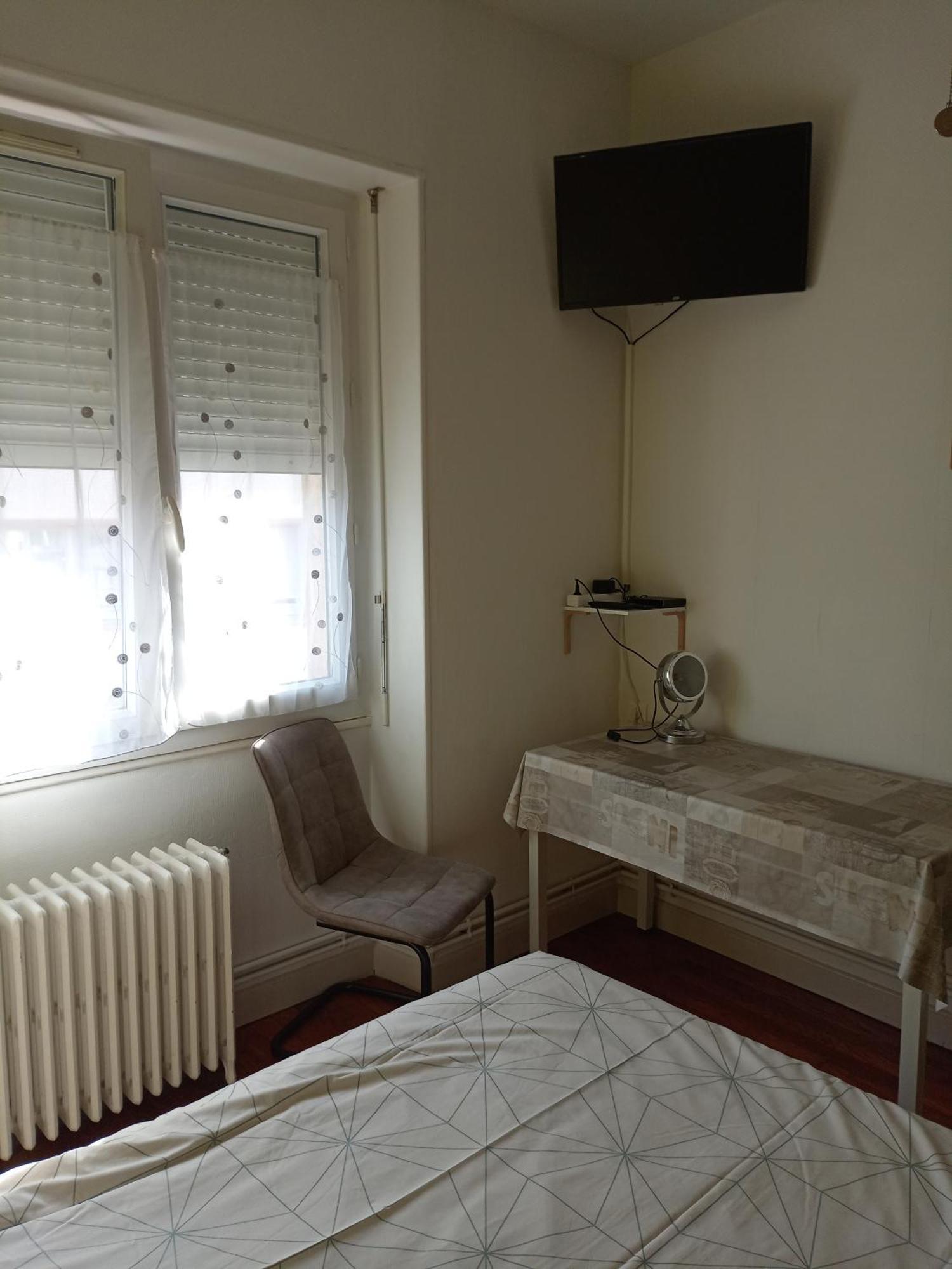 Chambre meublée au cœur de ville Le Creusot Extérieur photo